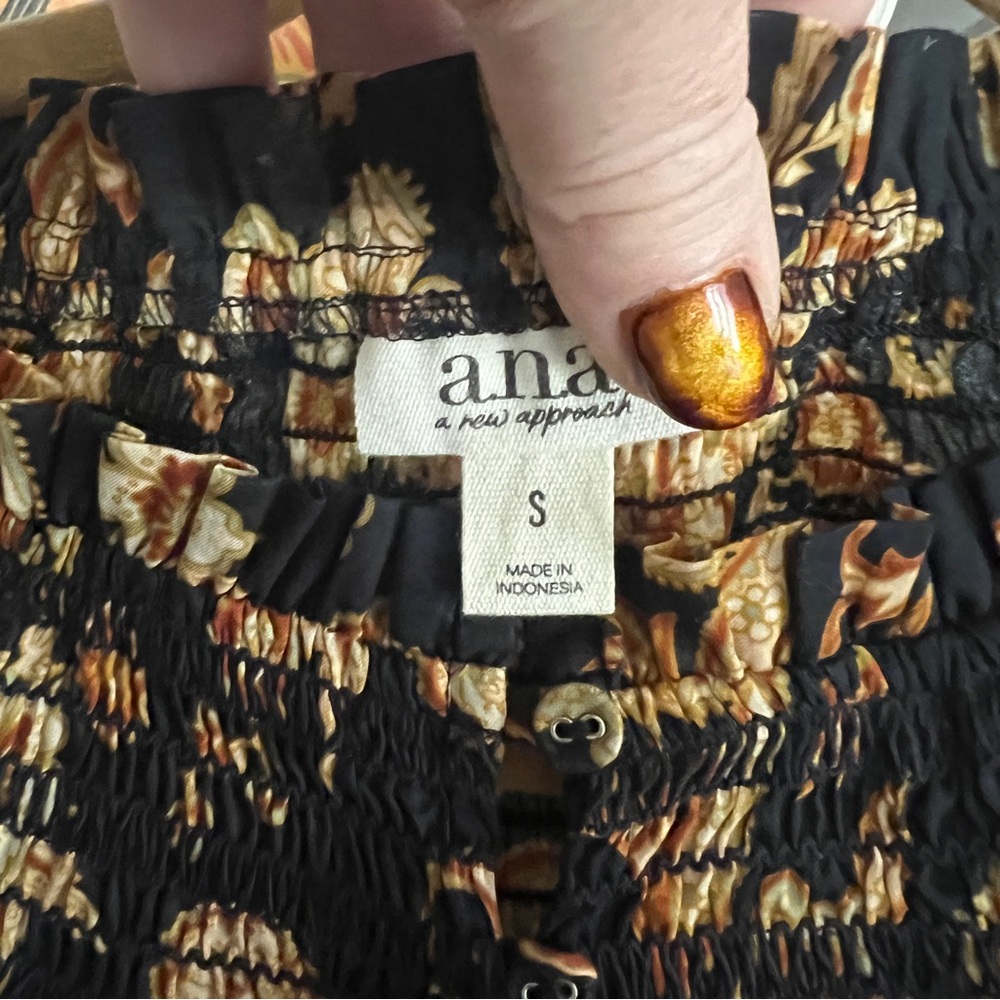 a.n.a Black and Tan Floral Smoked Blouse S NWT - Picture 4 of 9